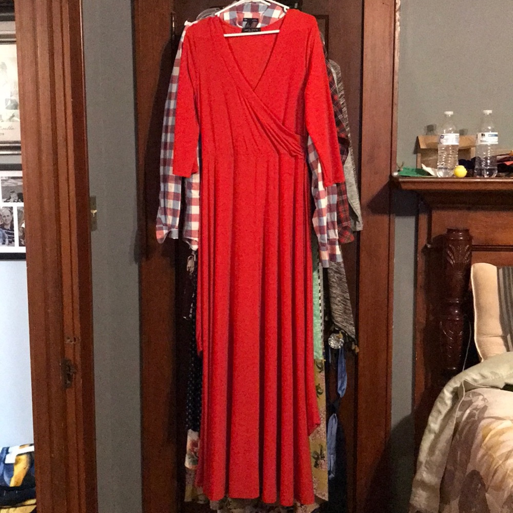 Red maxi - Picture 4 of 4